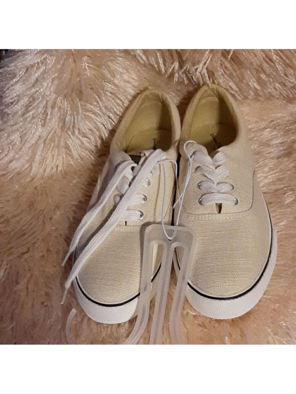 NWT Universal Thread apparel sneakers Yellow/Molly Size 9